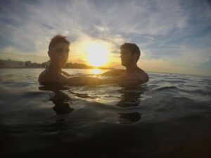 Elia Fongaro Instagram - Che questo tramonto ci possa catapultare entrambi da domani ad una nuova Alba di vita : 
Buon inizio Liceo @andrewfongaro .
#sunset #summer2k18 #fratellanza #fongarosbrothers 
#unnuovoinizio