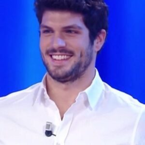 Elia Fongaro Instagram - Grazie davvero di Cuore a tutti coloro che mi hanno seguito stasera al Maurizio Costanzo Show. È stato davvero un piacere, un onore e anche emozionante partecipare per la prima volta ad uno dei talk più longevi della TV italiana. Grazie a tutti, grazie Maurizio di avermi invitato. Spero il mio intervento vi sia piaciuto:
‘’ La Bellezza come Arma a doppio taglio e come Mezzo per raggiungere il mio Fine’’ Fatemi sapere qui sotto che ne pensate?

#mauriziocostanzoshow .

Manda anche tu un Sms al 45520 per aiutare la lotta contro il Cancro infantile.

Buonanotte!

#teamelia #eliastory #eliafongaro