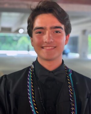 Elias Harger Instagram - I did it!!!🎓🎓🎓Graduation day came and went! Now it’s time for bigger and better adventures!
