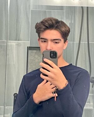 Elias Harger Instagram - Mirror Photo!!!

I really like this photo, and I haven’t posted anything in a while… so here you go. For those of you who watch my bi-weekly streams, thank you all so much for going on this journey with me!! We just finished playing Zelda: Breath of the Wild!! It was so much fun, and I can’t thank you all enough for all of your support. I really appreciate it!! For those of you who aren’t following me on twitch… you should be. You can find me at twitch.tv/elias_harger!! Link is in my bio! 

I hope everyone is having a great week!! What’s your favorite thing you did last week? Tell us down in the comments!!