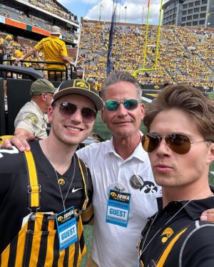 Elias Kacavas Instagram - Go Hawks, great win Saturday. Fight for Iowa. Thank you for an incredible time. 🍻 #82 #24