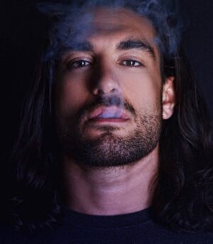 Elias Theodorou Instagram - Rise & Grind. 😤 #wakeandbake #mondays @leafythingscanada @ryitphotography