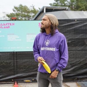 Elias Theodorou Instagram - Santa run on Sour Diesel… 🤙🎅🏻🙏🌿
-
and you can TOO this Canada day weekend with the team @leafythingscanada @electricislandto 🇨🇦 #canna #event #festival #legalized #goodtimes #letsdance #edm #fun