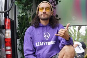 Elias Theodorou Instagram - Santa run on Sour Diesel… 🤙🎅🏻🙏🌿
-
and you can TOO this Canada day weekend with the team @leafythingscanada @electricislandto 🇨🇦 #canna #event #festival #legalized #goodtimes #letsdance #edm #fun