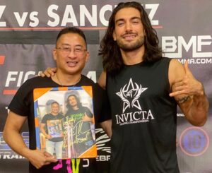 Elias Theodorou Instagram - @invictafc returns tonight & this Ring Boy
for one can’t wait to watch! 🛑🙋🏻‍♂️ #WaybackWednesday 
-
#WBW #Ring #Boy #Fight #Night #Kansas #City #Invicta #Fightnight #MMA #FightNight #WMMA #KansasCity #TB