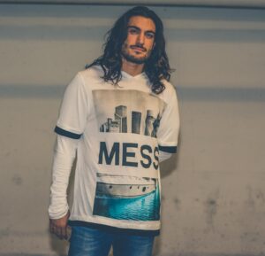Elias Theodorou Instagram - Mondays Mess brings the week to order🙏
-
(𝙄𝙩’𝙨 𝙘𝙖𝙡𝙡𝙚𝙙 𝙛𝙖𝙨𝙝𝙞𝙤𝙣 𝙨𝙬𝙚𝙚𝙩𝙞𝙚 𝙡𝙤𝙤𝙠 𝙞𝙩 𝙪𝙥) 😉👕👖💁🏻‍♂️
-
#fashion #style #love #instagood #like #photography #beautiful #photooftheday #malemodel #instagram #picoftheday #model #bhfyp #art #beauty #instadaily #me #likeforlikes #smile #ootd #followme #model #fashion #happy #monday #longhairdontcare #longhair #bluejeans #fashionstyle #photo #fashionova