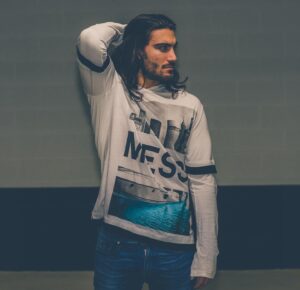 Elias Theodorou Instagram - Mondays Mess brings the week to order🙏
-
(𝙄𝙩’𝙨 𝙘𝙖𝙡𝙡𝙚𝙙 𝙛𝙖𝙨𝙝𝙞𝙤𝙣 𝙨𝙬𝙚𝙚𝙩𝙞𝙚 𝙡𝙤𝙤𝙠 𝙞𝙩 𝙪𝙥) 😉👕👖💁🏻‍♂️
-
#fashion #style #love #instagood #like #photography #beautiful #photooftheday #malemodel #instagram #picoftheday #model #bhfyp #art #beauty #instadaily #me #likeforlikes #smile #ootd #followme #model #fashion #happy #monday #longhairdontcare #longhair #bluejeans #fashionstyle #photo #fashionova