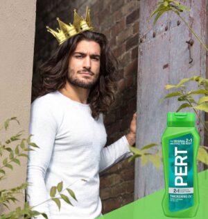 Elias Theodorou Instagram - #tbt waking up hair-charming @pert 🦁👑
-
#50shadesofDisney #princecharming #longhairdontcare #throwbackthursday #ad #lions #maneevent #sponsorship