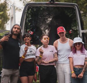 Elias Theodorou Instagram - #FBF with Poppa Smurf & the rest of the team @leafythingscanada for dope vibes @electricislandto #findweedfaster #ItsAlways420 🔥🌿💨💚👌🇨🇦