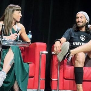 Elias Theodorou Instagram - #tbt Spreading the herb ✌️🌿 @ocannabiz 
-
Still buzzing (could be the edibles) at the opportunity to take part in another event talking all things cannabis & combat with like minded people on the cannabis side of history. I’m blown away when not only am I asked to share my journey fighting the stigma in pro sports, but to do so with a panel of professionals…paging Dr. Green Thumb 👨🏻‍⚕️🥦 #hightimes