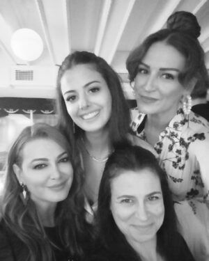 Elif İnci Instagram - İNCİ'lerden bir demet...#bütünkızlartoplandık #ailem @aycininci @aycininci @melisainci