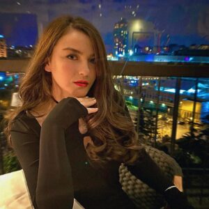Elif Özkul Instagram - 🖤