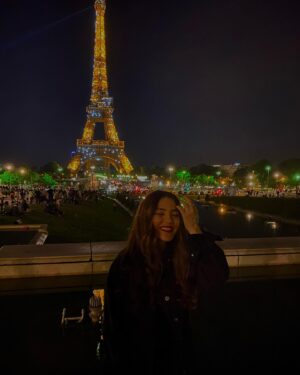 Elif Özkul Instagram - 🖤 #paris