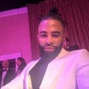 Elijah Blake Instagram - About a year & a half ago I found out Stevie handpicked me for an event he puts on every year through his radio station. I went up (if I’m being honest ..CHASED him through Clive Davis Grammy Gala lol) to thank him & he told me he still plays the record. I thanked him for every time his level of excellence inspired me to go back and rewrite a lyric or challenge myself vocally even when I don’t think ppl will care. Ladies & Gentleman… this is a TRUE LEGEND to the legends