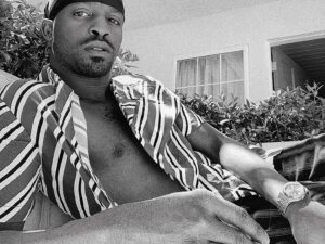 Elijah Kelley Instagram - Studies have shown that in addition to encompassing genius ability and maintaining a genetic dominance, Two additional essential elements of the modern day black men are as follows....1 .Silky Du-Rags and 2. Silky Chest Hair #StaySilky #IsoPlus #creamofnature #sheabutterbaby #DinosaurSeason #Nippopotamus #CoverOfMy1970sAlbum..... #GoodSausgeAintShitWithoutHotGrits 🕺🏿
