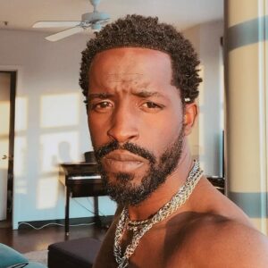 Elijah Kelley Instagram - What is that......Is that a fly? Is that a fly??? Is that like a fly fly????? That’s a F*ckin fly 🤣😂🤣😂......#AintThatSomeShit #ThatsWhatTheFlySaid #VPpoop Please vote, so aunty kamala can supply the world with the proper pesticides. #FLYSHITONLY2020 #VOTEFORFLY