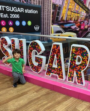 Elisa Strauss Instagram - About Saturday… 
He said,”This is the BEST Mommy and son day ever!” I couldn’t agree more. His first Broadway show was incredible- meeting the real life “Boq” @mikewartella made it so much more! 🙌🏻

And…we did happen to stop @its__sugar_  I mean… 🍭🍬

Thank you @ccapinc @debgraus @mikewartella @wicked_musical for making the greatest day come true!