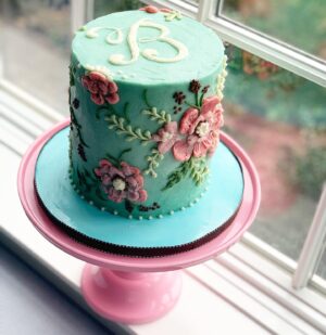 Elisa Strauss Instagram - Tried something new… @newdashyork 

#embroideredbuttercream #bombesquad