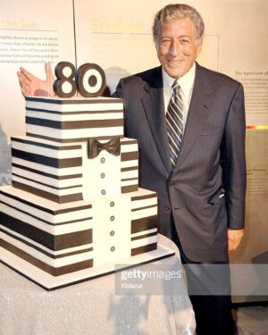 Elisa Strauss Instagram - Happy national Tony Bennett day!
A huge thank you to @david_stark_design for entrusting us to make @itstonybennett ‘s 80th birthday cake that was held @amnh 
It was a true honor!
.
.
.

#nationaltonybennettday #tonybennett #confetticakes #davidstarkdesign #tbt #17yearsago
