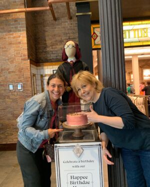 Elisa Strauss Instagram - We made it (before school starts!) 
@cursedchildus 
The show, the store and a bonus visit from fellow cake maker and dear friend @cakepowernyc 
I think we would have chosen a different design for a Harry Potter cake 😬