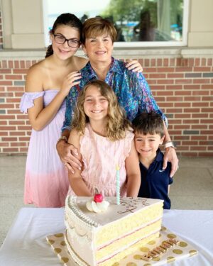 Elisa Strauss Instagram - A LOT has happened in the year since I shot the TV Show #FoodStars 
I was away a year ago for about a month. But when I was back my Aunt Bonnie @kbc4u celebrated a special birthday along with her grandson Gavin.

Coming up with a design for these two came to mind…I was inspired by my dear friend @rbicakes and his incredible cakes! I felt badly for “copying” him and he graciously said, “we are all inspired by each other and we borrow recipes, designs and more” ❤️❤️❤️

To please everyone the cake was two layers of vanilla cake and two layers of vanilla!