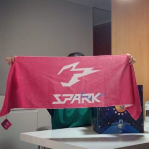 Elise Zhang Instagram - Got a moon cake set from @hangzhouspark_ ! Yummy and cool and fun! Congratulations for the win!!!!! Go further, Spark!!!