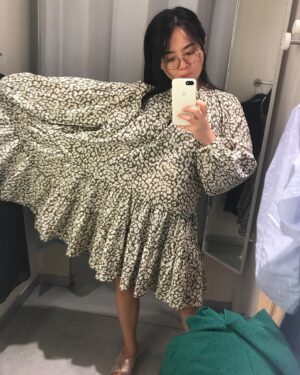 Elise Zhang Instagram - Here is some fashion I don’t understand! This is size S !😂