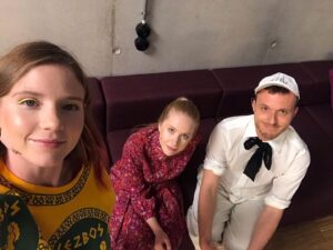 Eliza Rycembel Instagram - A co tu pisać? Pozdrawiamy @dominik_sawio @nowy_teatr #jeszczeistniejemy