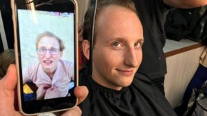 Eliza Rycembel Instagram - Już dziś, wreszcie, premiera serialu o Agnieszce Osieckiej. Bardzo dziękuje wszystkim, z którymi wspólnie tworzyliśmy te historie. Historie wyjątkowej kobiety. Nierzadko trudną i wymagającą, ale piękną. Historia kobiety, która tworzyła, była niezależna, wrażliwa. Doświadczała. Żyła. Kochała, ale tez cierpiała i upadała . Zapraszam do oglądania na @tvp_vod oraz w telewizji o 20.15 już dzis. ***** ***