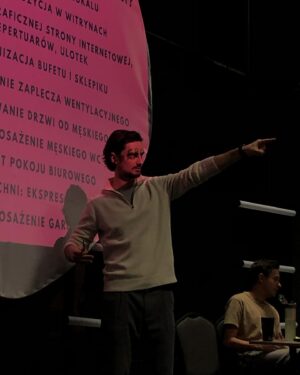 Eliza Rycembel Instagram - Garstka wspaniałych ludzi teatru. @potemotem #miedxynarodowydzienteatru