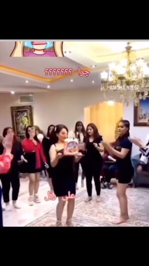 Elizabeth Amini Instagram - در راستای هدفِ فرهنگسازیِ آنفالوی احمقهای بی ارزش !
هموطنم ،پس قرارمون شد از خودت شروع کن !!!
بعنی در اولین گام باید به شعور و اصالت و فرهنگ و سواد و چشم و گوش و روح خودت احترام و ارزش بگذار ، همین حالا یکبار برای همیشه تمام این مفتخورها و هرزه های بیمغز و بی بته و بی ارزش رو از لیست فالووینگهات حذف کن ، تو ارزشت بیشتر ازینهاست که فقط برای لحظه‌ای خندیدن یا تمسخر دیگران ، مغز و روانت رو بیمارِ این انگلهای پر از دروغ و عقده و سوءاستفاده‌چی کنی!
#طرح_بلاک_وآنفالوی_احمقها !!! 

#یازدهم_اسفنددرخانه_میمانم_من_رای_نمیدهم
#ایرانی_بسه_دیگه_غیرتتو_نشون_بده 
#ایرانی_به_اجنبی_رای_نمیدهد
#فقط_کافرهابه_رژیم_فاسدآخوندی_رای_میدهند 
#ننگ_برقشرخاکستری 
#نه_به_جمهوری_اسلامی👎 
#رای_هرایرانی_فقط_سرنگونی_آخوندیسم
#جمهوری_فاسداسلامی_نابودبایدگردد
#ننگ_برقشرخاموش_ایران
#ایران_تنهایک_مسلمان_داردواوفاطمه_سپهری_است 
#فقروفسادواعتیادسوغات_جمهوری_اسلامی
#لعنت_بر_جمهوری_فاشیستی_اسلامی_و_طرفداران_مزدورش 
#مرگ_بر_اصل_ولايت_فقيه 
#زن_زندگی_آزادی 
#الیزابت_امینی
‏#elizabethamini_iranianactress 
‏#woman_life_freedom 
‏#mahsaamini 
‏#we_hate_islamic_regime 
‏#down_with_khamenei
#irgcterrorists#novote_to_islamicت_regime