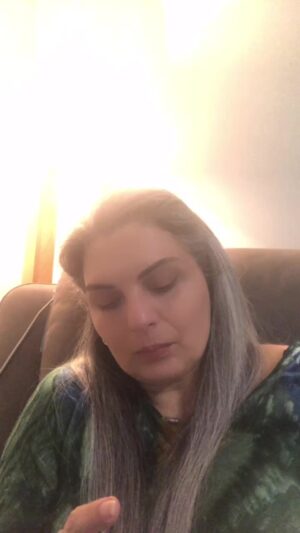 Elizabeth Amini Instagram - لایو اول رو سیو نکردم این لایو دومه ! ممنون از حضور زیبا و پر مهرِ شما ، با شخصیتها و با فرهنگهای همیشه همراه 
حضورتون سبز و برقرار 🙏💐🙏💐
.

#ایران_تنهایک_مسلمان_داردواوفاطمه_سپهری_است 
#یازدهم_اسفنددرخانه_میمانم_من_رای_نمیدهم
#ایرانی_به_اجنبی_رای_نمیدهد 
#تاریخ_چنین_ملتی_بیعاروبیغیرت_به_خودندیده😔
#اسلام_مساوی_با_دروغ_و_جنایت 
#ننگ_برقشرخاکستری 
#نه_به_جمهوری_اسلامی👎 
#مرگ_باعزت_بهتر_از_زندگی_باذلت_است 
#جمهوری_فاسداسلامی_نابودبایدگردد
#ننگ_برقشرخاکستری 
#فقروفسادواعتیادسوغات_جمهوری_اسلامی
#لعنت_بر_جمهوری_فاشیستی_اسلامی_و_طرفداران_مزدورش 
#مرگ_برشورشیان_۵۷ 
#مرگ_بر_اصل_ولايت_فقيه 
#زن_زندگی_آزادی 
#الیزابت_امینی
‏#elizabethamini_iranianactress 
‏#woman_life_freedom 
‏#mahsaamini 
‏#we_hate_islamic_regime 
‏#down_with_khamenei
#irgcterrorists