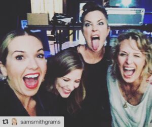 Elizabeth Blackmore Instagram - This pretty much sums up my weekend. These ladies, along with the rest of the rabble rousing SPN team, made my face hurt with all the laughter. What a treat. Thanks @creationent #spnminn was a real good one!

#Repost @samsmithgrams (@get_repost)
・・・
Hangin' at soundcheck. Poor @lizzie_a_bee is new to the madness. @kimrhodes4reals @officialbrianab
#SPNMinn