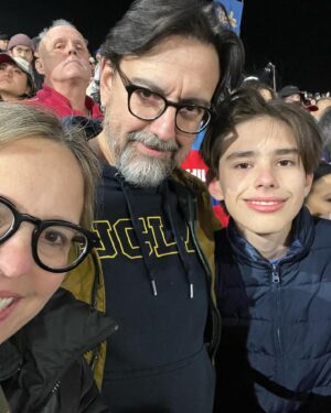 Elizabeth Craft Instagram - UCLA vs USC. I had absolutely no idea what was going on but it was fun! #happierinhollywood #gobruins
