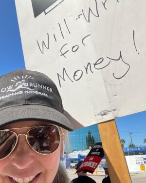 Elizabeth Craft Instagram - First time back at CBS since we got the ok to picket the Radford gate. #wgastrong