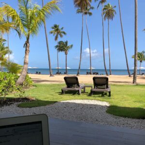 Elizabeth Craft Instagram - Back on #FantasyIsland! I even got the same room. #happierinpr
