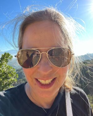 Elizabeth Craft Instagram - Back to @frymancanyon (with crazy hair) after way too long. 

#fryman50 #happierinhollywood #wgastrong