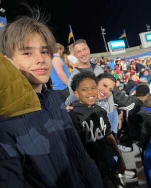 Elizabeth Craft Instagram - UCLA vs USC. I had absolutely no idea what was going on but it was fun! #happierinhollywood #gobruins
