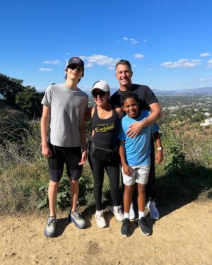 Elizabeth Craft Instagram - Post Thanksgiving — Fryman Canyon #95 with some of my fave people! @oliviafierro @tequilacorridotony #happierinhollywood