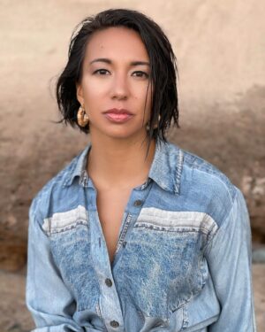 Elizabeth Frances Instagram - Nothing clever to say. Here’s a picture ✨

#styleinspo by @victorasandoval dress: #colovos #elizabethfrances earrings: #oscardelarenta #beach #fashion #mixedbabies #wildandfree #denim #untamed #shorthair #actress #adventure #beach #mermaid