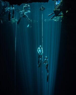 Elizabeth Frances Instagram - “When everything is moving and shifting, the only way to counteract chaos is stillness. When things feel extraordinary, strive for ordinary. When the surface is wavy, dive deeper for quieter waters.” 

✨✨🧜‍♀️🧜‍♀️#kristinarmstrongquote #thisiswhyidive #underwatermeditation 

📷: @nathanminatta 
🧜‍♀️: Me   @hypoxicdreamsfreediving 
🏫: @justgetwet_   @pranamaya_freediving   @socaldivebabes 
👗: @mericspearfishing   @riffe_international 

#freedivingtraining #freediving #mermaids #divedeep #oceanlife #adventure #tulum #cenote #meditation #stillness #linediving