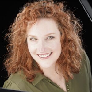 Elizabeth Hales Instagram - 👩🏼‍🦰 It's National Kiss-A-Ginger Day.  My circle of ginger-haired friends has grown, most recently on filming Unwavering.  Pulling together my team of creatives who have gorgeous heads of ginger:  my UPM @jjneward my 1st AD @chrislaughter my producer partner @christinemhughes_  and the one and only @thetimebombshell 
.
.
.
.
#kissaginger #kissagingerday #friendship #FriendshipGoals #FriendshipChallenge #actorlife #actors #KissAGingerDay