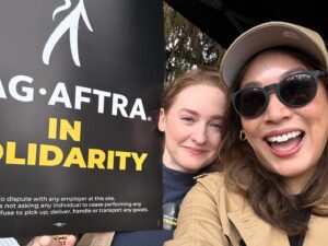 Elizabeth Ho Instagram - Nothing moves without the crew 🖤💛 You had our backs last year and now we have yours  @iatse @teamsters #solidarity