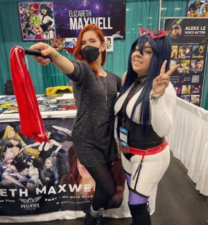 Elizabeth Maxwell Instagram - What a beautiful end to the year! @galaxyconcolumbus and @ozcomiccon you were both so lovely, and the holiday-themed cosplay was incredibly fun to see (no, I did not get enough pictures 😣)

Also ran into this guy that looked a lot like @christophersabat, but with gnarly hair. Weird…

#galaxyconcolumbus #ozcomiccon #ozcomicconmelbourne #ozcomicconxmas #cosplay #midnight #myheroacademia #rosaria #genshinimpact