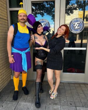 Elizabeth Maxwell Instagram - Though the weekend was fraught with flight delays & cancellations, lost & broken baggage, and fire alarms & evacuations, we survived and dare I say THRIVED! 

I met a very cool fur dude 😎 I squee’d over an Yzma and Kronk (Emperor’s New Groove is one of my all time faves!) And I finally got to meet @cutiepiesensei in person, who does one of the most stunning Urbosa cosplays I’ve ever seen 😍 

Thank you for a lovely time @kimochiicon, and for rolling with the punches! 

#kimochiicon #zeldabreathofthewild #urbosa #cosplay #urbosacosplay #breathofthewildcosplay #emperorsnewgroove #emperorsnewgroovecosplay