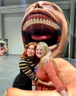 Elizabeth Maxwell Instagram - We came, we saw, we got eaten 😉

Thank you @animelvegas for a fabulous weekend!!

#animelasvegas #attackontitan #ymir #historia #dragonballsuper #dragonball #caulifla #kefla #genshinimpact #rosaria #overlord #albedo #vegas