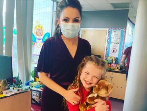 Ella Chadwick Instagram - Thanks @gmb for having me on your christmas show yesturday 🥰 thankyou @lauratobinweather for helping me deliver presents to the children in manchester childrens hospital 🎁🎄🎅🏻 Also Thankyou so much Gmb @benshephardofficial @kategarraway @susannareid100 for my gifts too i loved them i hope you all had a lovely christmas 🎄🎄🎄🎄#christmas #christmasdelivery #gifts #christmasspecial #christmasshow #gmb