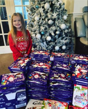 Ella Chadwick Instagram - THANKYOU to everybody who donated to my Christmas Appeal 🥰🎄 i dropped off all the selection boxes today for all the children who will be in hospital over christmas i hope it brings a little smile to everybody i always got selection boxes when i was at the hospital over christmas and it made me happy 🎄🎅🏻❤️🎁 @rmchcharity #royalmanchesterchildrenshospital #christmasappeal #christmasdelivery #selectionboxes