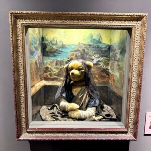 Ella Greenwood Instagram - Thank you South Korea for showing me a Teddy Bear Mona Lisa xxx 🧸 🇰🇷