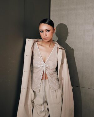 Ella-Rae Smith Instagram - @emporioarmani AW24 🌬️

Makeup by the legendary @kennethsohmakeup 
Hair (and pictures 1&2) by the multi talented @stefanbertin 

Biggest love and thanks to the Armani team for a fairytale trip to Milan and to my @unitedagents & @pinnaclepruk family 🤍